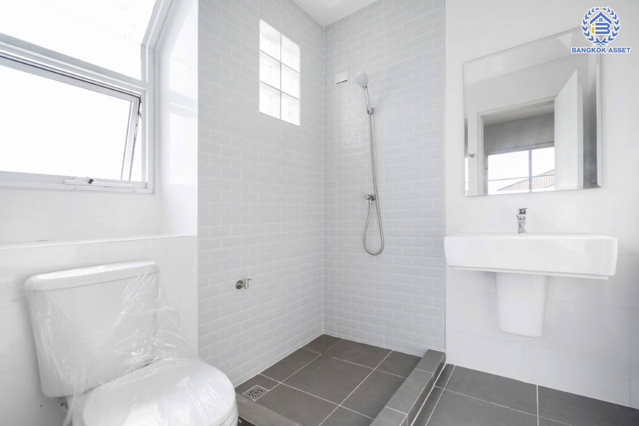 บ้านมือสองตกแต่งใหม่ แบรนด์ LH ม.ชลลดา บางใหญ่-เซ็นทรัลเวสต์เกต หลังมุม เนื้อที่ 57.4 ตร.ว. ฟังก์ชัน 4 ห้องนอน 2 ห้องน้ำ 1 ห้องอเนกประสงค์ 2 ที่จอดรถ Facilities ครบครัน บนทำเลเดินทางสะดวก เชื่อมต่อถ.กาญจนาภิเษก และเพียง 10 นาทีถึงรถไฟฟ้า "สถานีคลองบางไผ่"